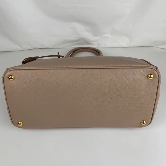 COPY - Prada Saffiano Lux Galleria Double Zip Tote -size Large - Picture 6 of 16
